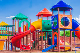 Brinquedos/playground para crianças brincarem